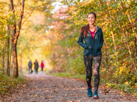 pasear por la naturaleza reduce el estres