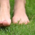grounding o earthing para mejorar el bienestar emocional